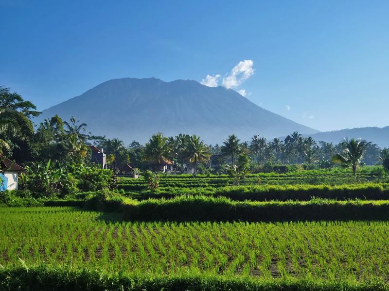 Gunung Agun.