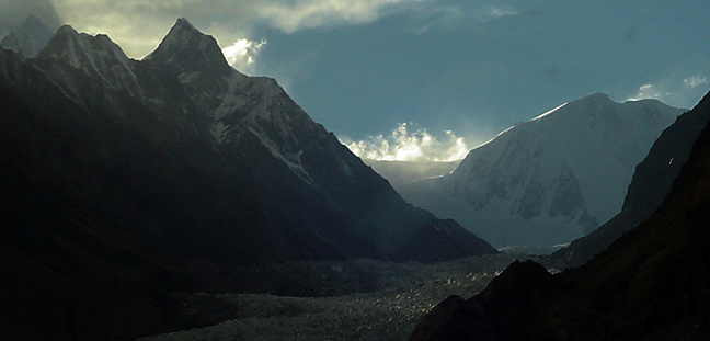 
Passu Sar sur la droite