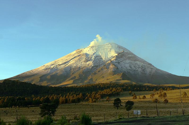 Volcan Popocatepetl.