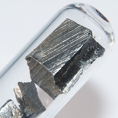 Néodyme dans une ampoule.