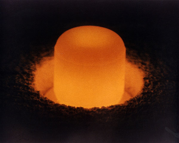Plutonium-238 sous sa propre lumière.