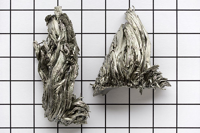 Yttrium, sublimé dendritiques.